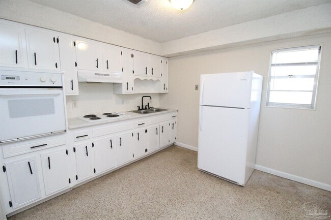 Building Photo - 8610 Figland Ave