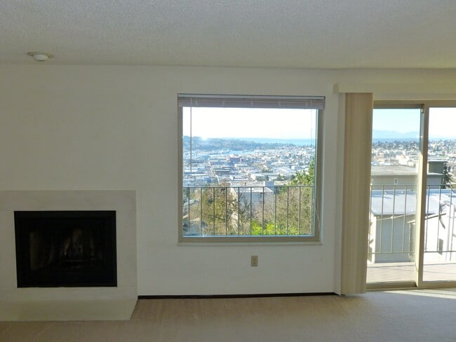 living room - 4511 Greenwood Ave N