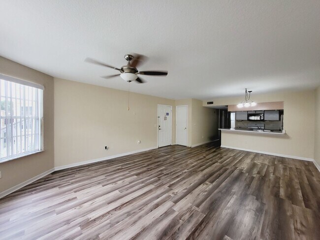 Building Photo - Spacious 3/2 condo near Disney!