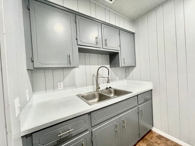 Building Photo - 222 S Westgate Dr