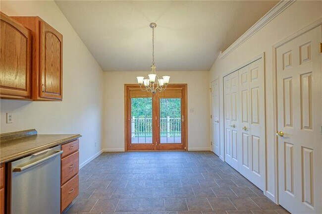 Building Photo - 122 Old Glade Mill Rd