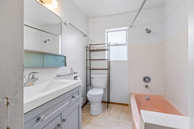 Building Photo - 5152