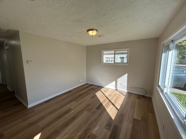 Building Photo - FULLY UPDATED Eastpointe 3 Bed/1 Bath Ranc...