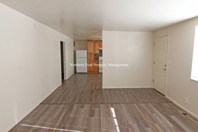 Foto del edificio - 3 Bed 1 Bath Duplex
