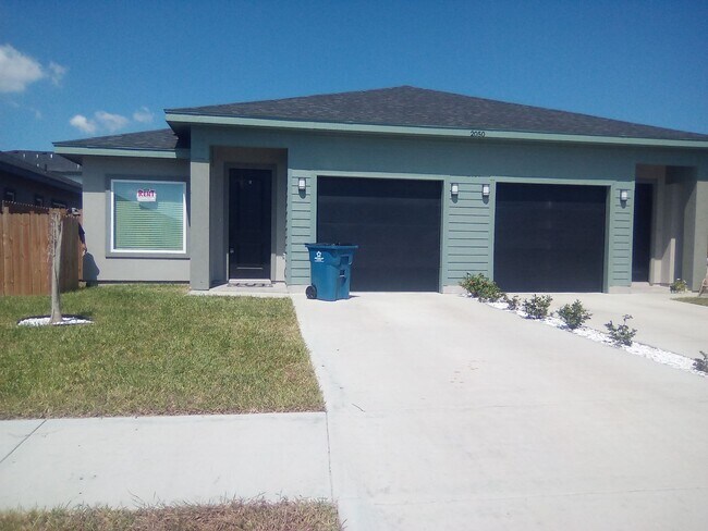 Building Photo - 2050 Saketa Ln