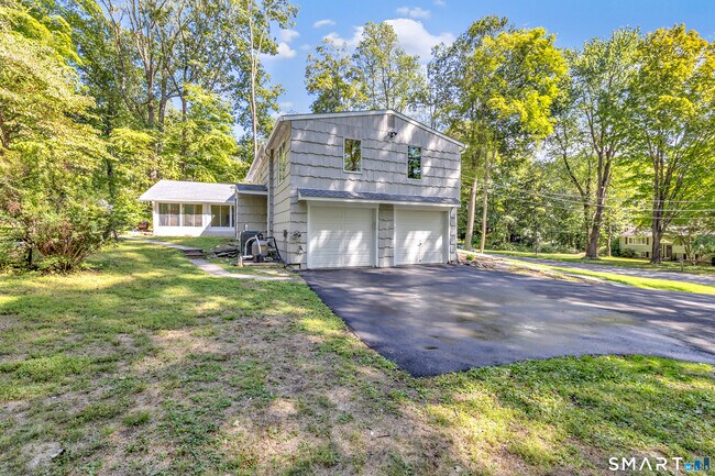 Building Photo - 48 Crestwood Rd