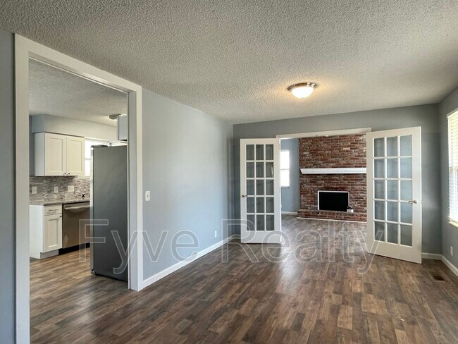 Building Photo - 5216 Roxborough Dr