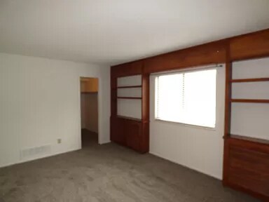 vestidor - 491 S Kalispell Way