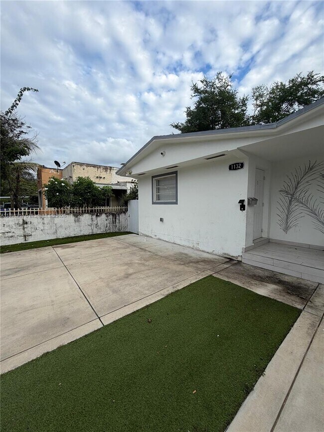 Building Photo - 1132 NW 38th St