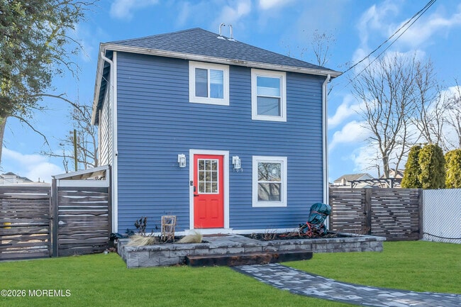 Building Photo - 709 17th Ave
