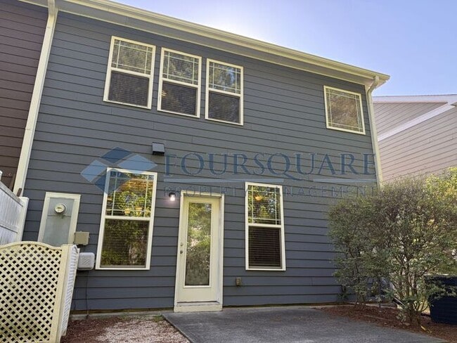 Building Photo - Spacious End-Unit Townhome with 2-Car Garage & Private Patio – Near Beaver Creek & Downtown Apex