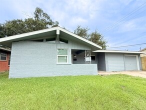 Building Photo - 2214 Marlen Ave