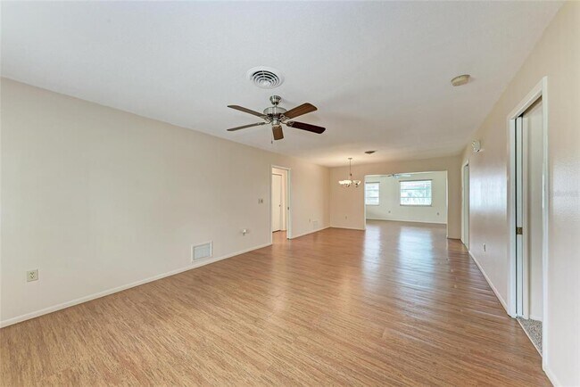 Foto del edificio - 742 Devon Rd