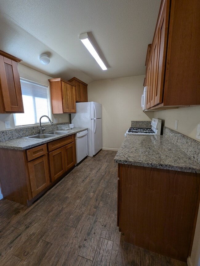 Building Photo - 4758 Skyway