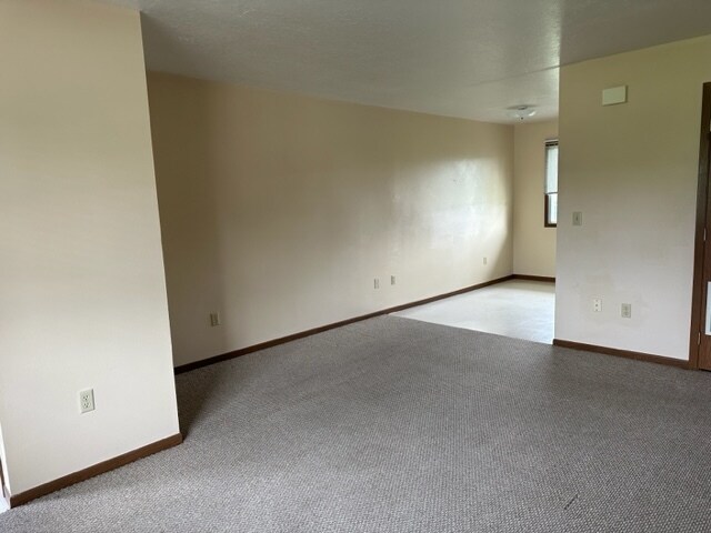 Building Photo - 912 Honey Locust Dr