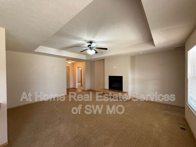 Building Photo - 1044 N Oxford Dr
