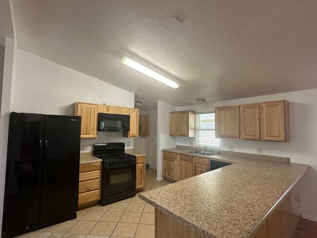 Foto del edificio - 3 Bedroom 2 Bathroom Double Wide available...