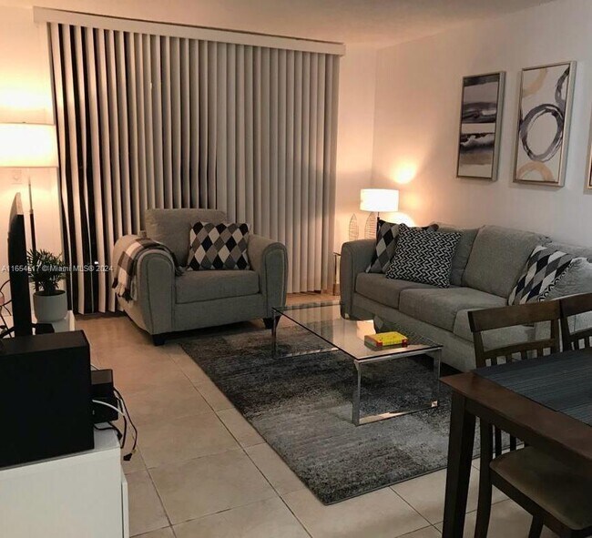 Foto del edificio - 8185 NW 7th St