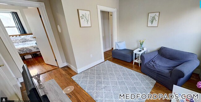 Building Photo - 9 Medford St