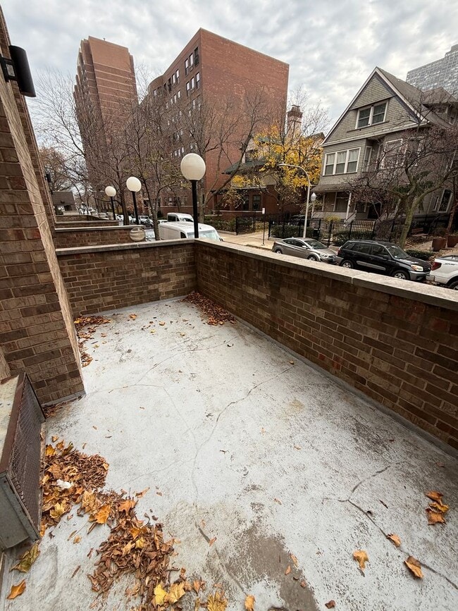 Building Photo - 744 W Gordon Terrace