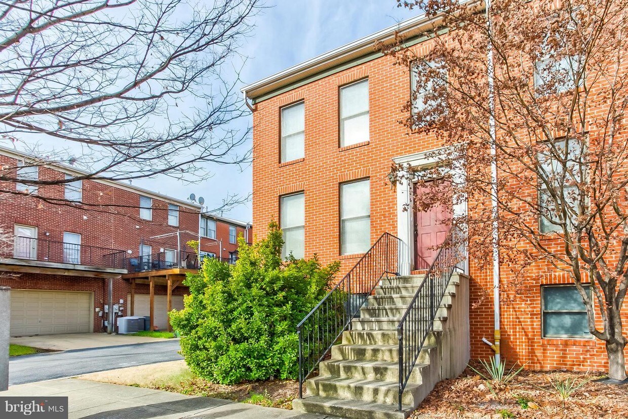 Primary Photo - 216 Presstman St