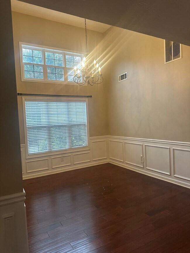 Building Photo - 4 Bedroom home in Gainesville!