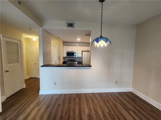 Building Photo - 1074 Peachtree Walk NE