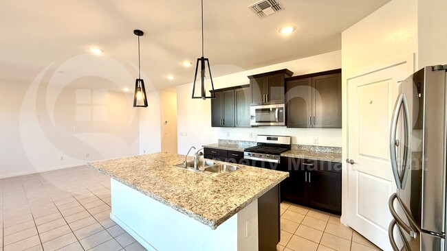 Foto del edificio - 40414 W Sunland Dr