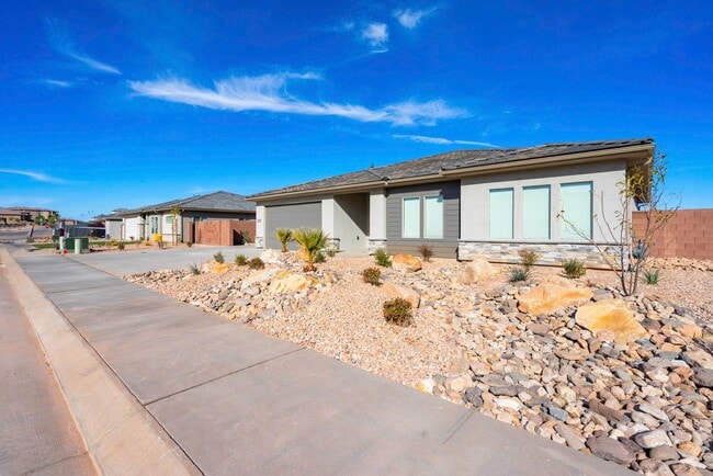 Foto del edificio - 4 bedroom 2 Bath Home in Desert Edge Cove - RV parking!