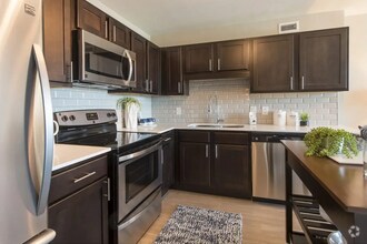 Building Photo - 3567 Kirby Dr