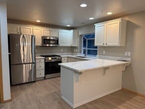 Building Photo - 14338 B Lenora Pl N