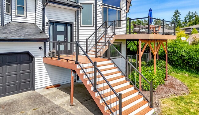 Photo - 1123 Puget Dr E House