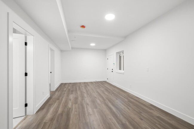 Building Photo - 4470 Stephen Leacock Dr