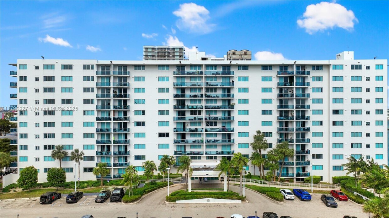 Foto principal - 7525 E Treasure Dr