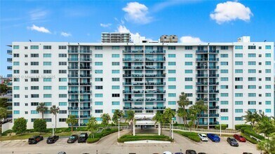 Building Photo - 7525 E Treasure Dr