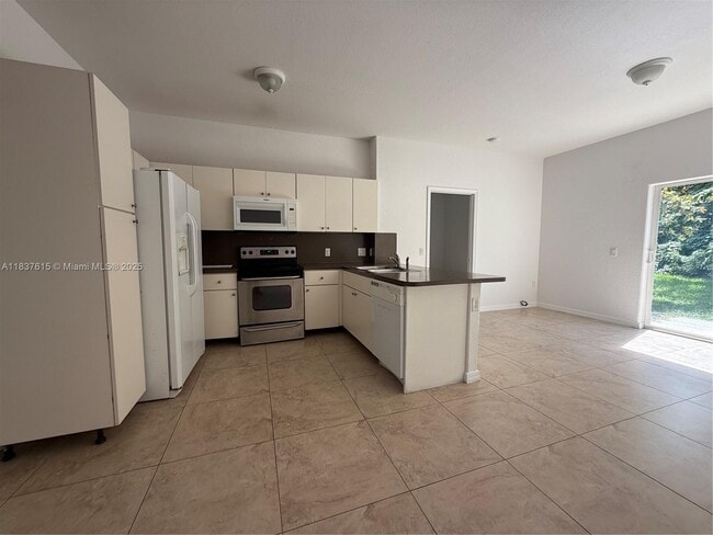 Building Photo - 13212 Old Biscayne Dr