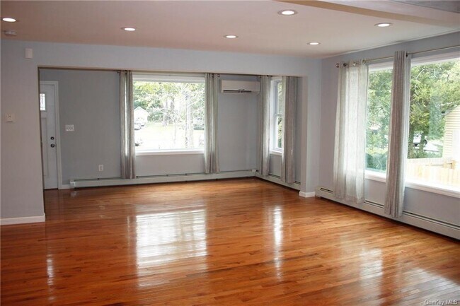 Building Photo - 210 S Little Tor Rd