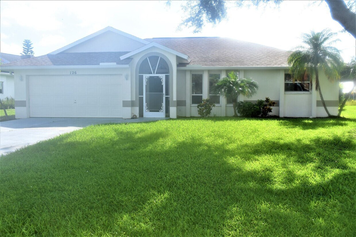 Foto principal - 3 br, 2 bath House - 126 Broadmoor Lane