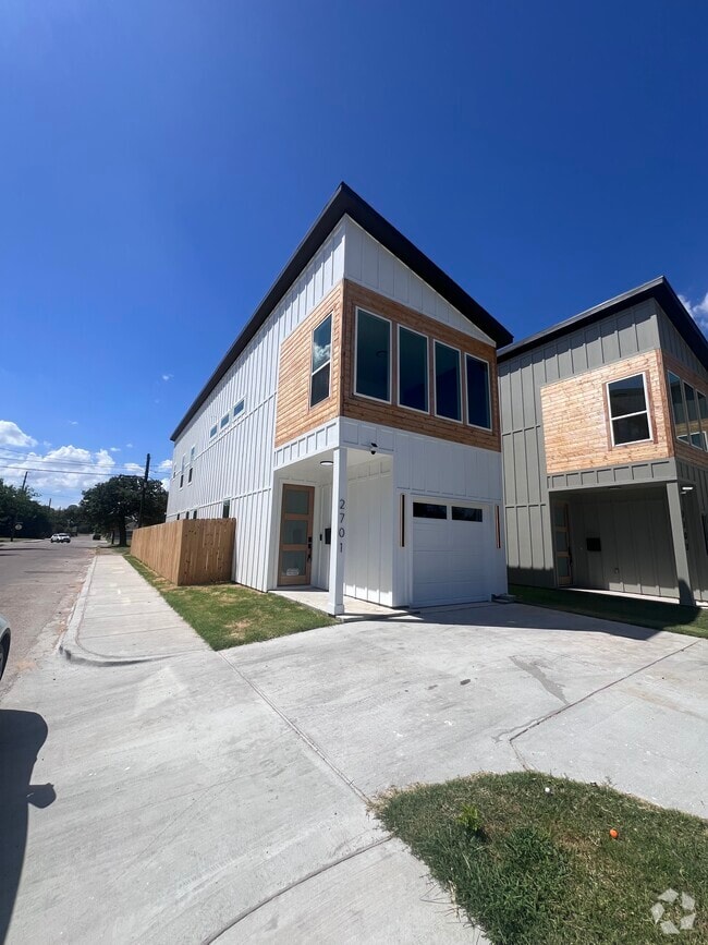 Building Photo - 2701 Birmingham Ave
