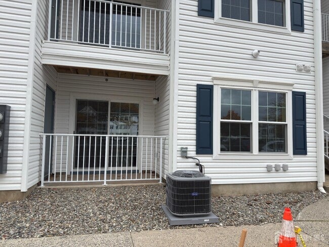 Building Photo - 1215 Waterford Dr