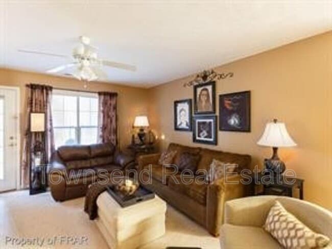 Building Photo - 405 Meadowland Ct