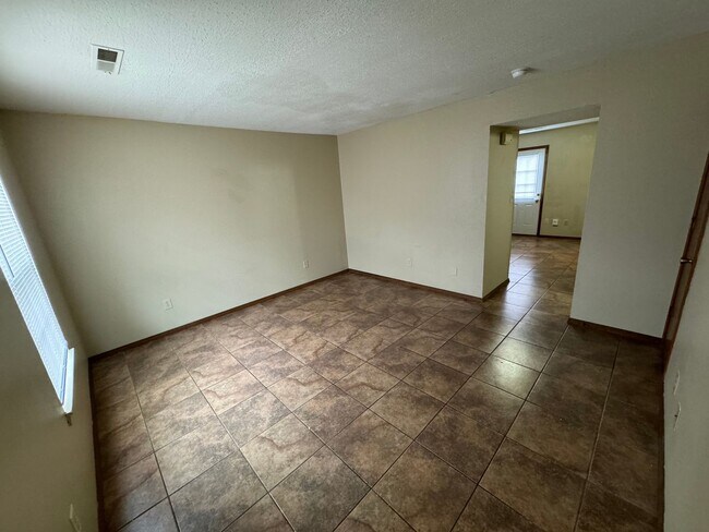 Foto del edificio - Updated 2 bedroom 1.5 bath Townhome in a g...