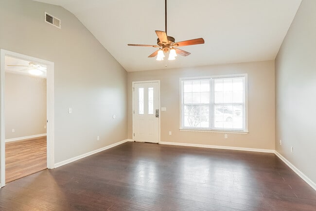 Foto del edificio - 18372 Peyton Ln