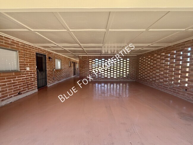 Foto del edificio - 900 E Vía Lucitas