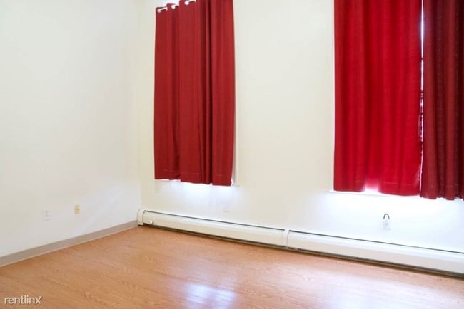 Building Photo - 2 br, 1 bath  - Parmelee Court Homes