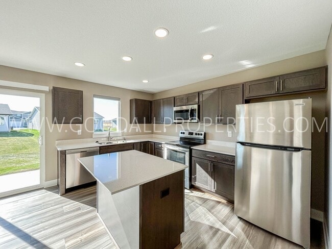 Building Photo - 5 Bedroom home with a finished basement in...
