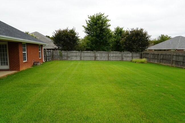 Building Photo - 7009 Lynnfield Dr SE