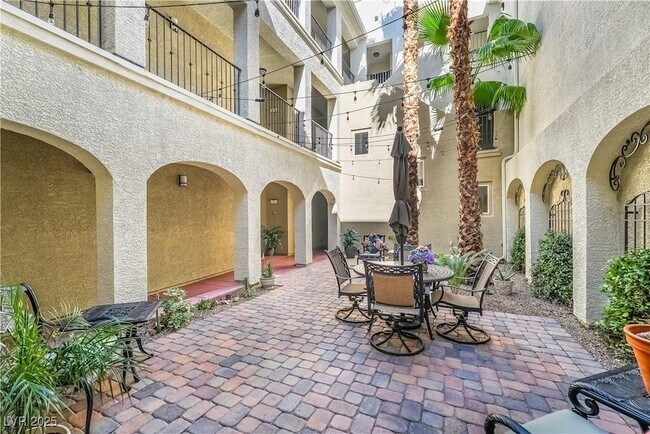 Foto del edificio - 2555 Hampton Rd