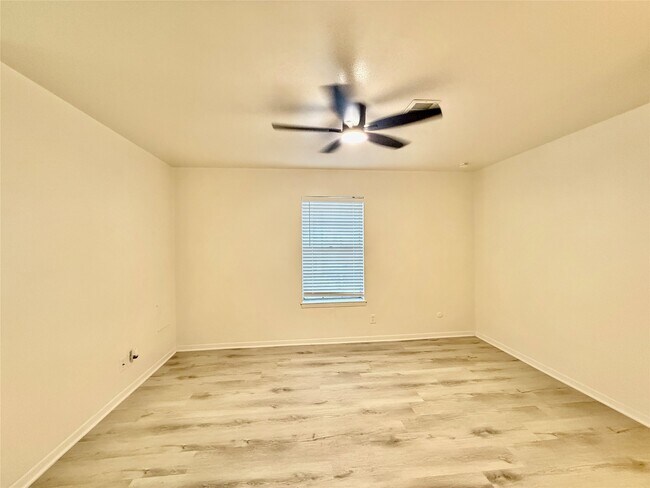 Foto del edificio - 6401 Skyline Dr