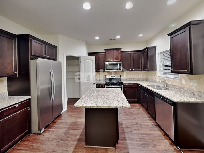 Foto del edificio - 1386 Key Manor Ln